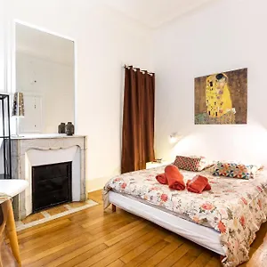 https://studio-bourdonnais-apartment.fr-paris.fr